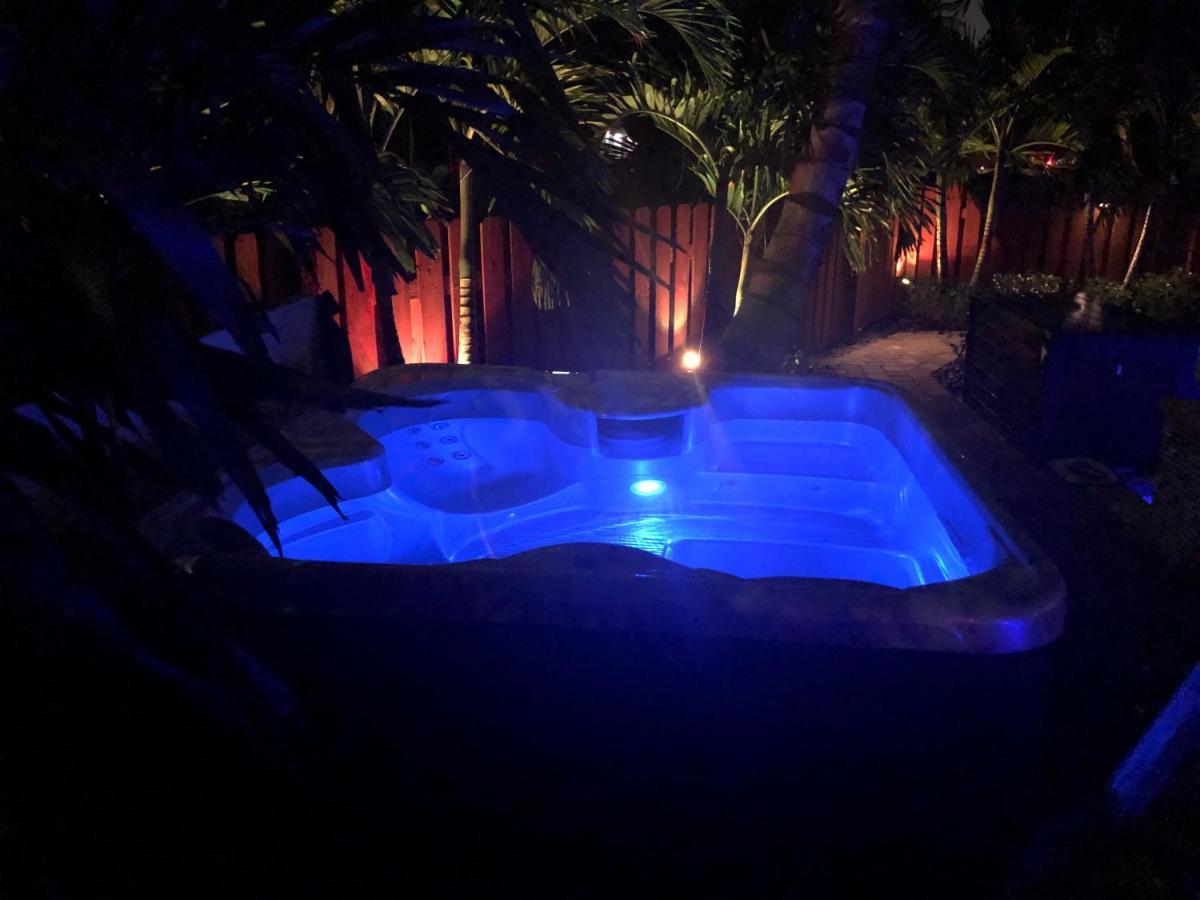Billy'S Resort- Men Only - Solo Hombres Wilton Manors Extérieur photo